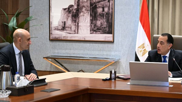 مدبولي وعبد اللطيف