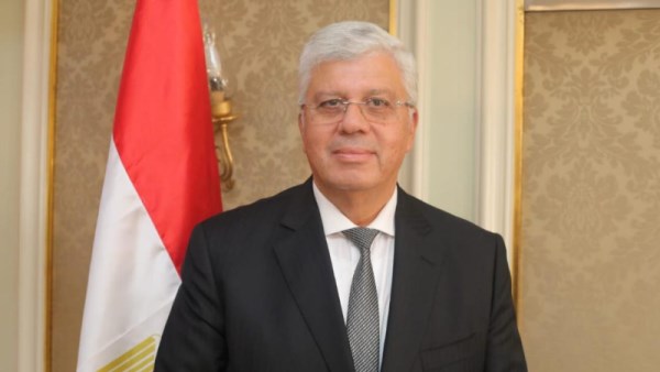 أيمن عاشور