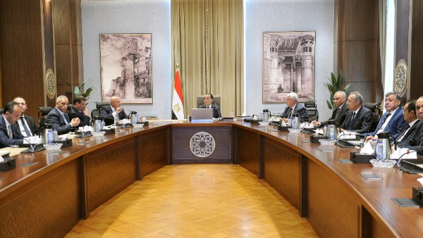 رئيس الوزراء يتابع إجراءات توفير الأسمدة