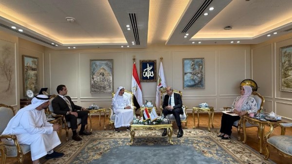 وزير الطيران يبحث مع رئيس مجموعة أبوظبي للطيران