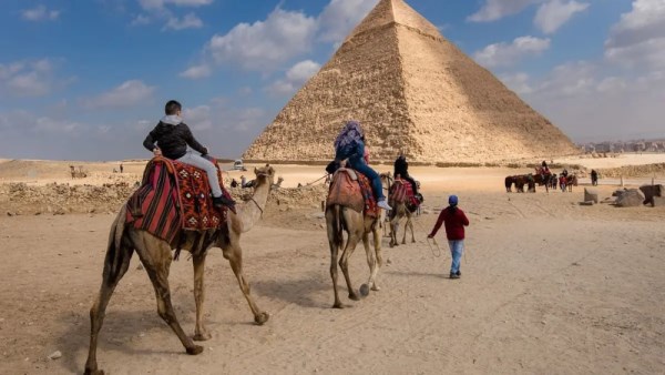 ارتفاع أعداد السياح الوافدين لمصر خلال 2025