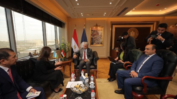 وزير السياحة يستقبل رئيس إدارة الاقتصاد الإبداعي والسياحة 