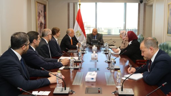 وزير الكهرباء يستقبل سفير السويد