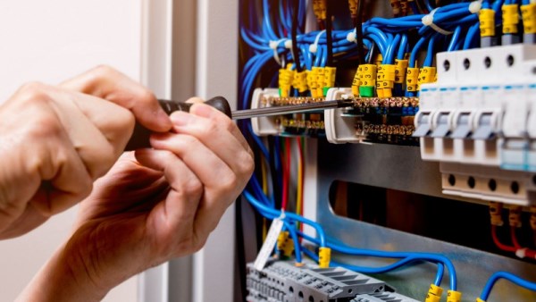 ارتفاع عدد محاضر سرقة الكهرباء