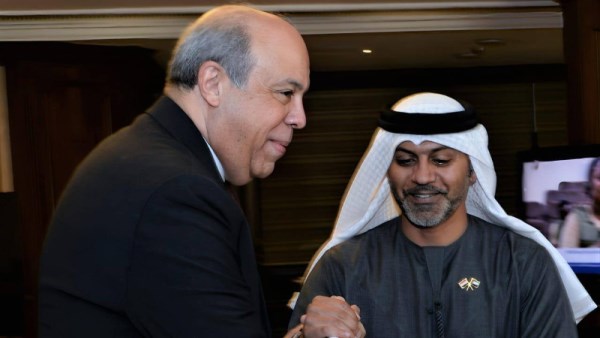 وزير الطيران يستقبل سفير دولة الإمارات