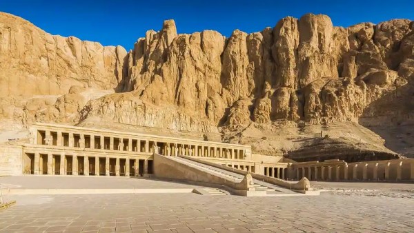  عقوبات وضع إعلانات على الآثار 