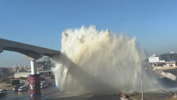 انفجار ماسورة مياة رئيسية