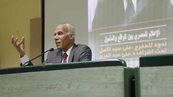 رحيل المخرج علي سيد الأهل، مسيرة إعلامي بارز رحل بعد صراع مع المرض