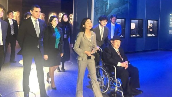 الأميرة اليابانية أكيكو تزور معرض الملك رمسيس الثاني في طوكيو 