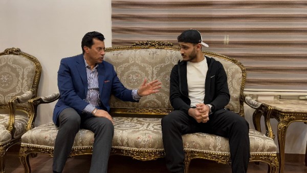 وزير الرياضة مع البطل مصطفى حسين 