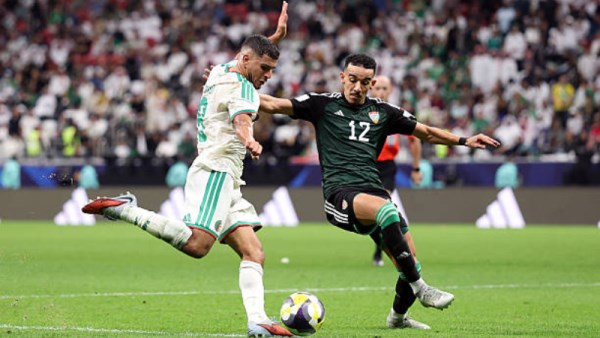 الإمارات ضد الجزائر