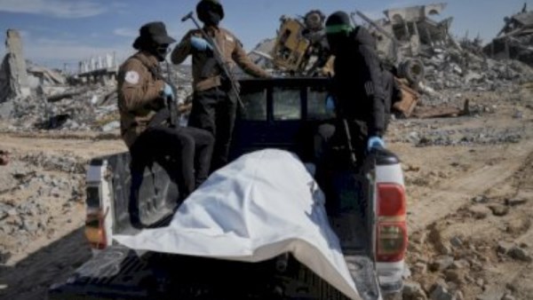 حماس تسلم رفات أحد المحتجزين لديها 