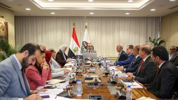 اجتماع وزير قطاع الأعمال العام