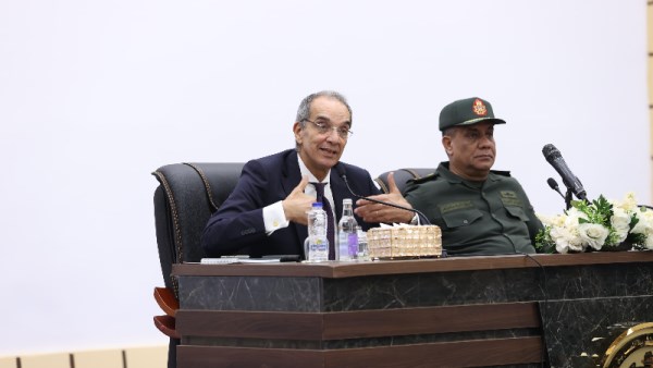 وزير الاتصالات مع مدير الأكاديمية العسكرية