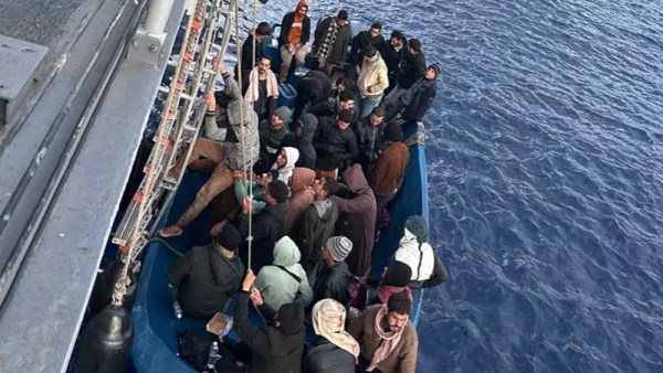 إحدى مراكب الهجرة غير الشرعية