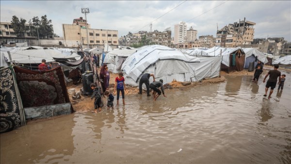 سقوط الأمطار على مخيمات النازحين