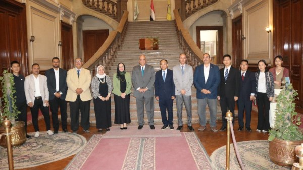 بحوث الصحراء يستقبل وفدًا صينيًا