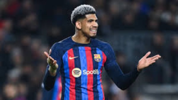 رونالد أراوخو قائد برشلونة 