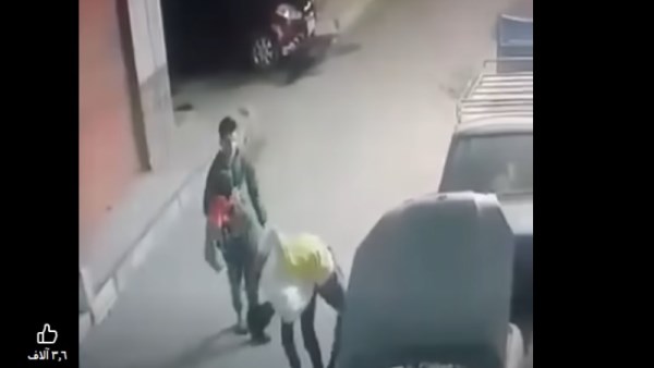 يخنق صاحبه