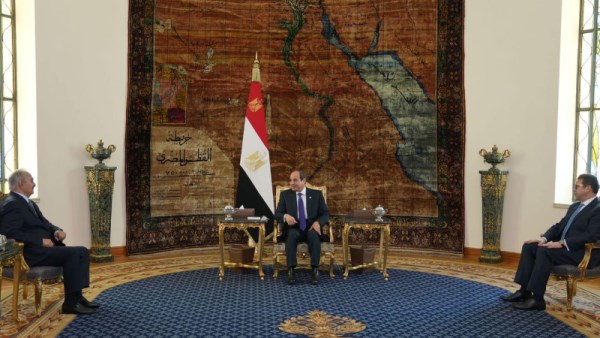 الرئيس السيسي يستقبل حفتر
