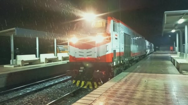 القطارات والمطر