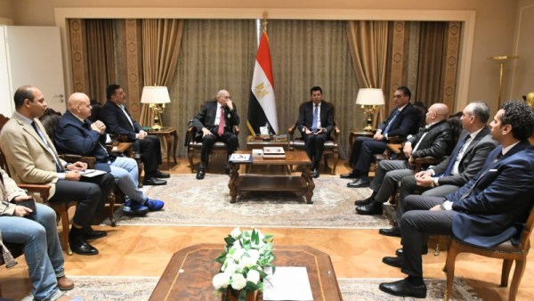  وزير الرياضة مع اتحاد رفع الأثقال  