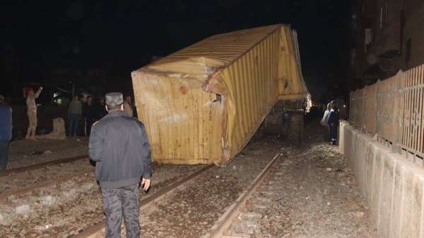 حادث سقوط حاويات من قطار 