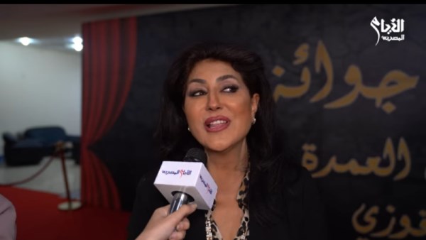 الفنانة وفاء عامر 