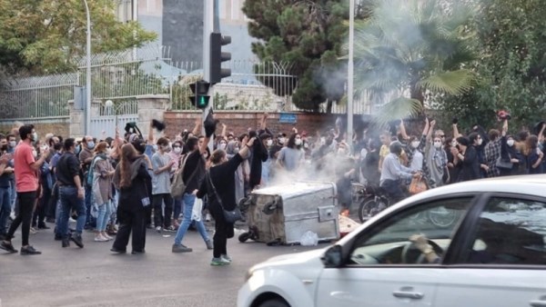 إيران