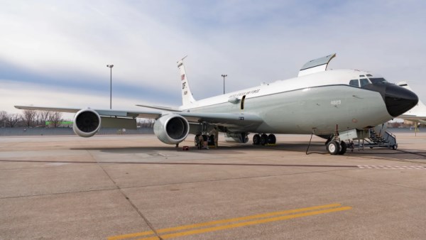 طائرة من طراز WC-135R
