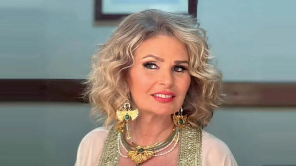 الفنانة يسرا