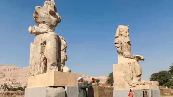  تمثالي ممنون في الأقصر