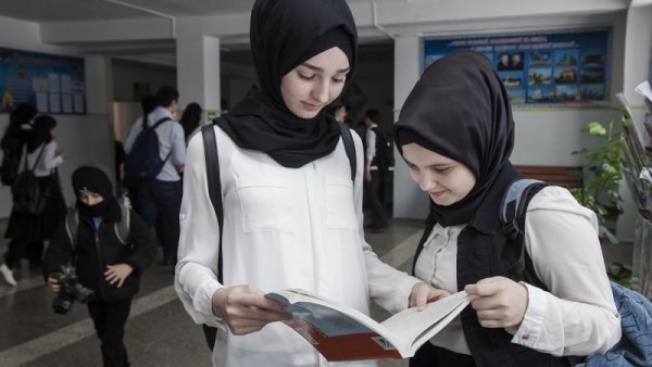 الحجاب داخل المدارس