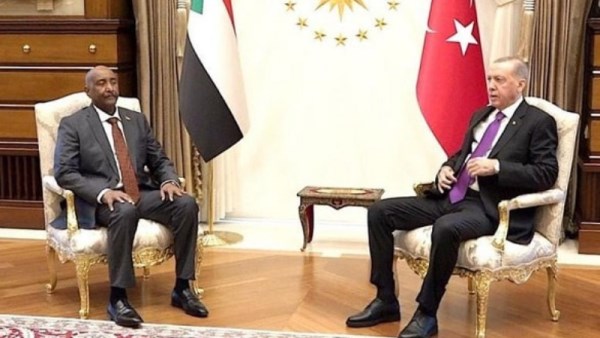 الفريق أول عبدالفتاح البرهان رئيس مجلس السيادة السوداني والرئيس التركي رجب طيب أردوغان