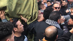 سعد الصغير يحمل نعش والدة رضا البحراوي إلى مثواها الأخير (صور)