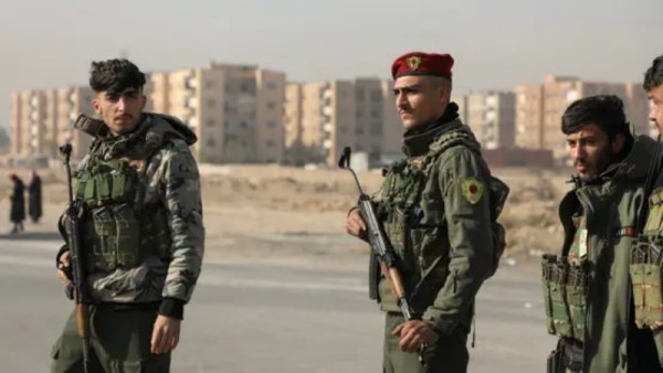 عناصر من قوات سوريا الديموقراطية في الحسكة في شمال شرق سوريا     