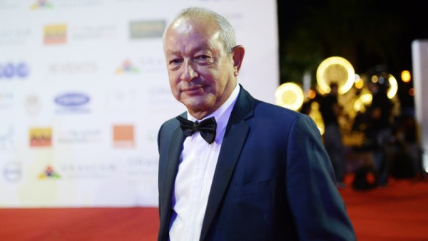 نجيب ساويرس يشيد بالقبطان المصري