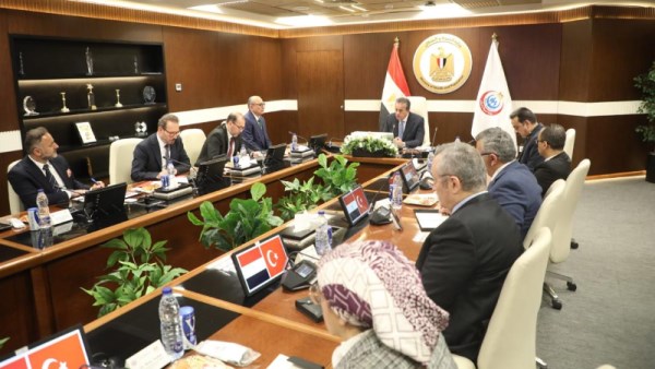 وزير الصحة يتابع مع الوفد التركي مشروع مدينة العاصمة الطبية