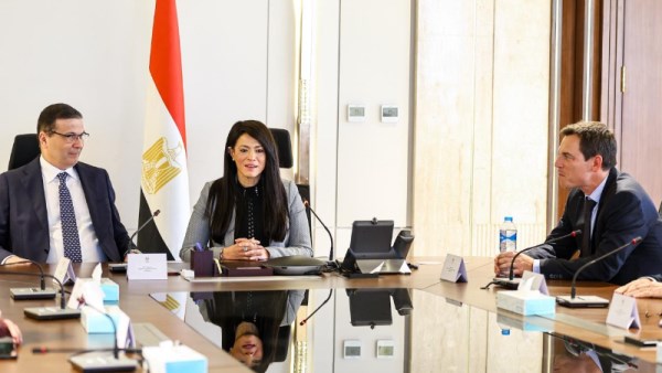 المشاط مع وفد شركة شنايدر إلكتريك