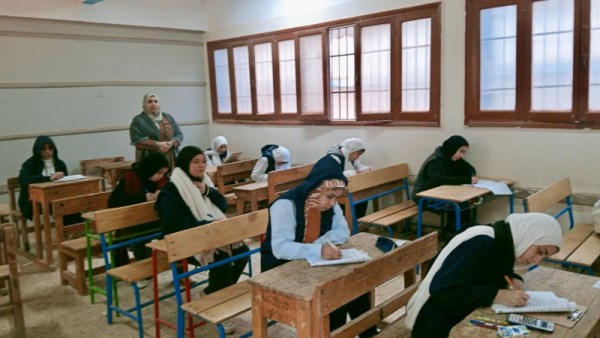 طلاب فى الامتاحانات - ارشيفية 