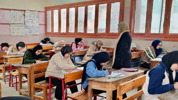 طلاب الشهادة الإعدادية