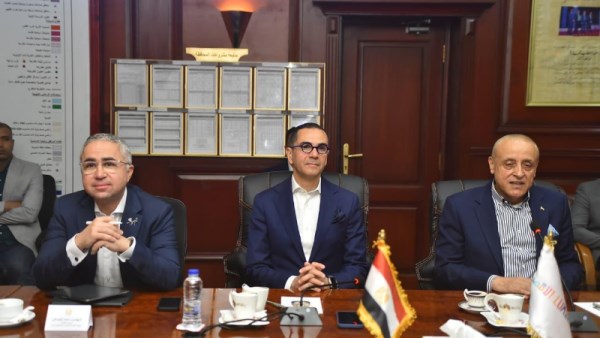وزير الاستثمار يعقد اجتماع موسع مع مستثمري الأقصر