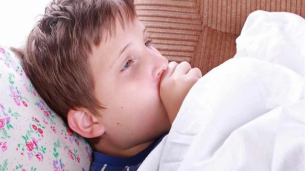 وداعًا للكحة ليلًا.. مشروبات طبيعية تريح طفلك