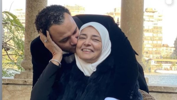 أحمد خالد صالح ووالدته