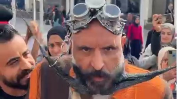 غضب حسن الهلالي بعد مطالبات جمهور معرض الكتاب بمغادرته