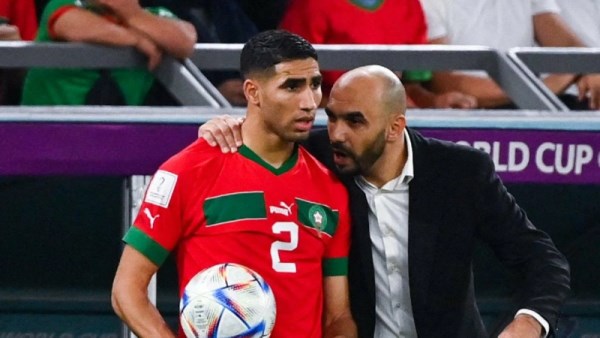 وليد الركراكي مع أشرف حكيمي