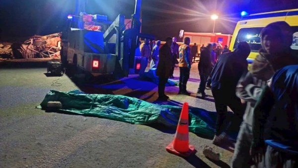 الجثامين من موقع الحادث