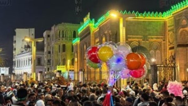 أجواء الاحتفالات بليلة السيدة زينب