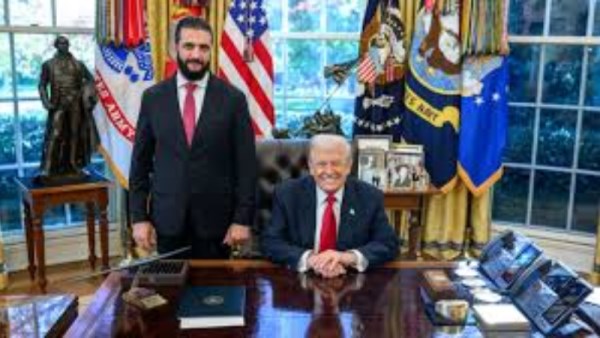 الرئيس الأمريكي دونالد ترامب والرئيس السوري المؤقت أحمد الشرع 