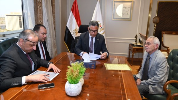 لقاء وزير التموين مع النواب